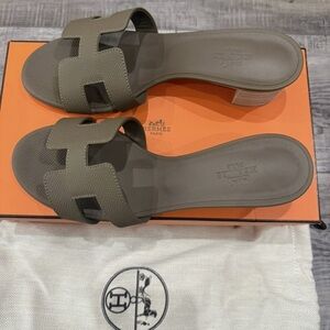 Women's Sandals in Beige Gray
